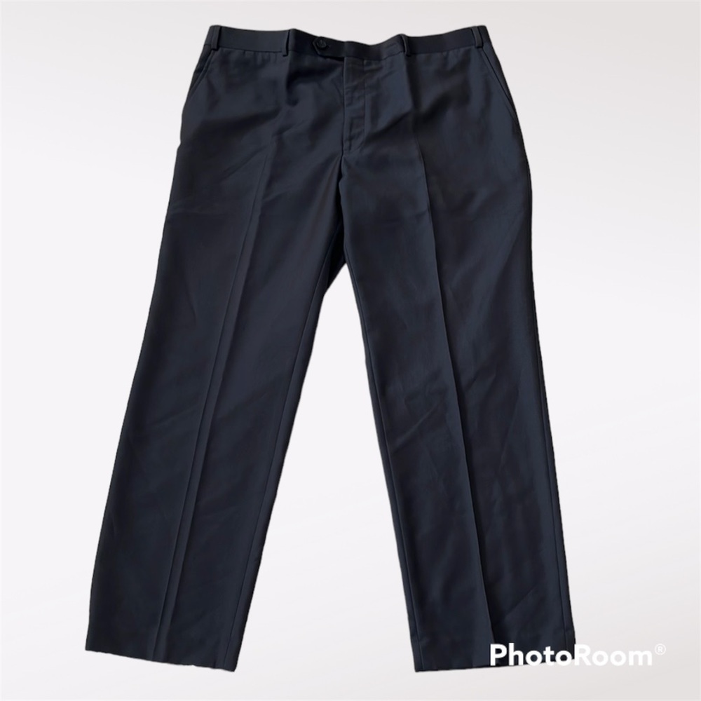 MADISON Men’s Navy blue pleated dress pants size 40X30